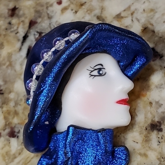 VINTAGE 1980S LADY HEAD FACE BROOCH PIN FASHION COSTUME JEWELRY METALLIC BLUE - Picture 2 of 8